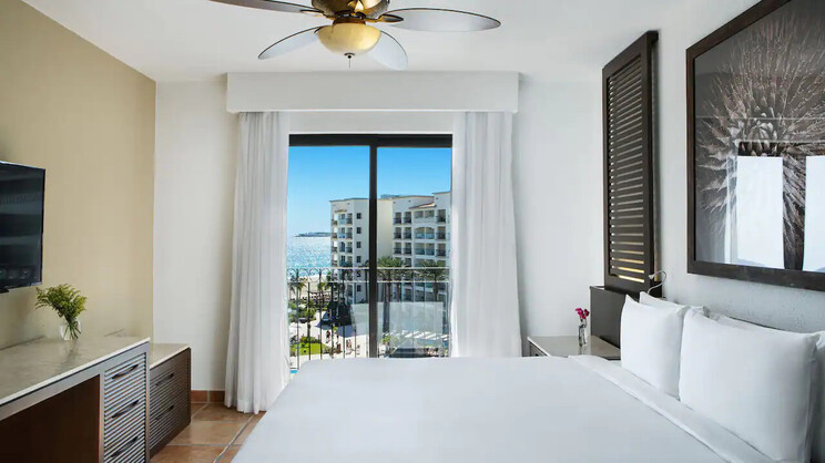 Deluxe Ocean Front Master King